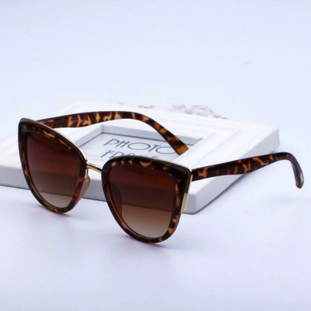LAST ONE*** Chic Cat Eye Sunglasses - Picture 2 of 4